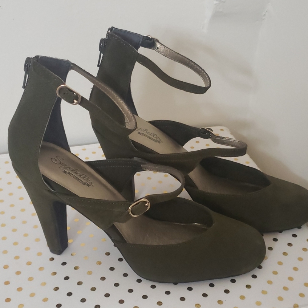 Seychelles Harp Pump